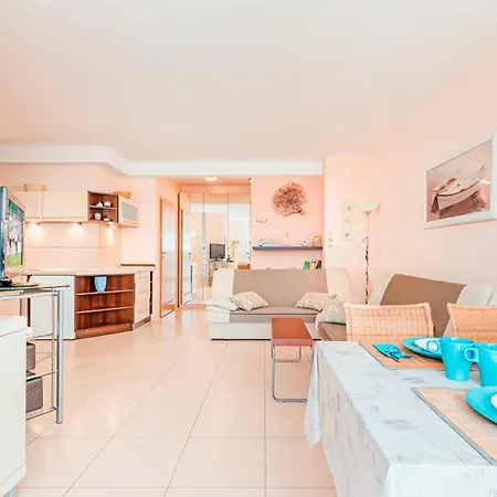 Hirsch Apartment